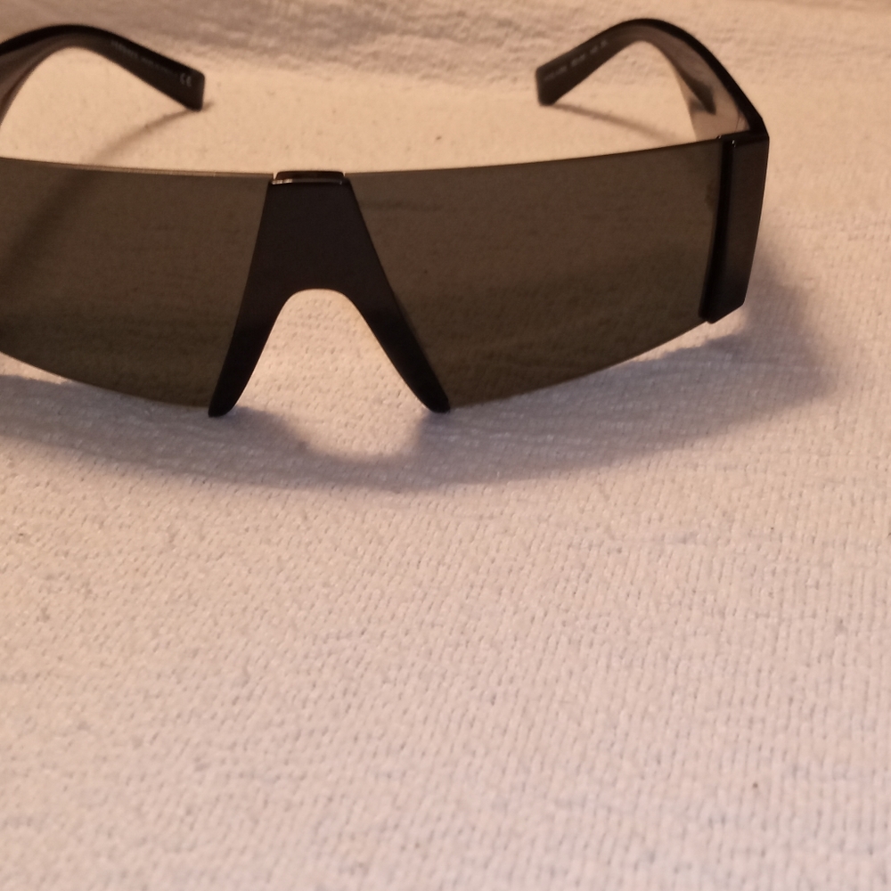 Versace sunglasses - Picture 2 of 4